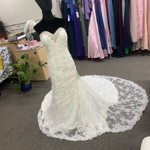 Alfred Angelo Elegant Lace Wedding Dress